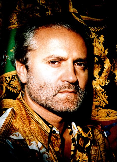 gianni versace biografia en ingles|gianni versace artist.